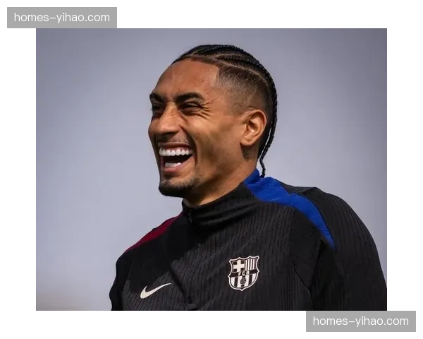 巴萨拉菲尼亚错失良机技术解析：单刀推射与远射击中横梁的射门选择评估