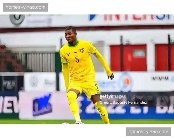 山东泰山谢文能红牌成为转折点，球队心态失衡防线崩溃